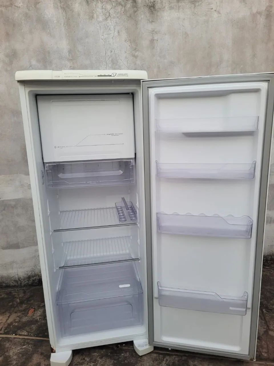 GELADEIRA ELECTROLUX RFE39  - Foto 2