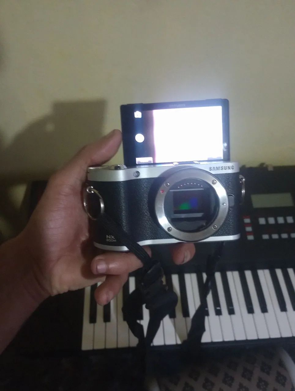 Vendo ou troco câmera Samsung NX 300M - Câmeras e Filmadoras