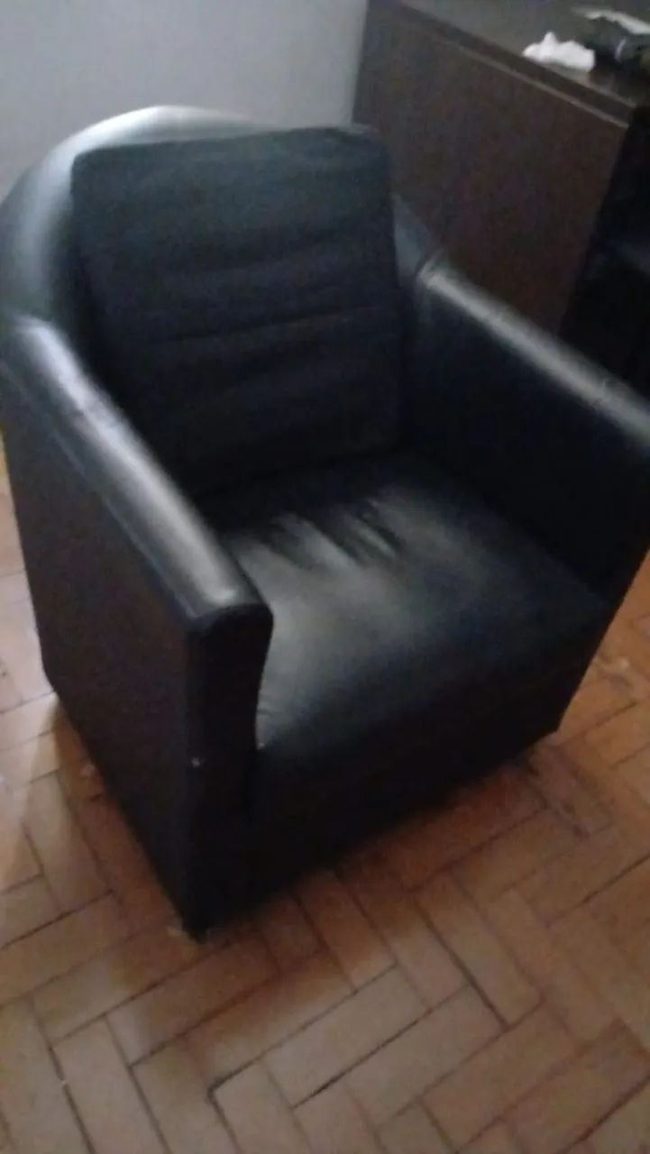 Poltrona Preta Elegante e confortável 