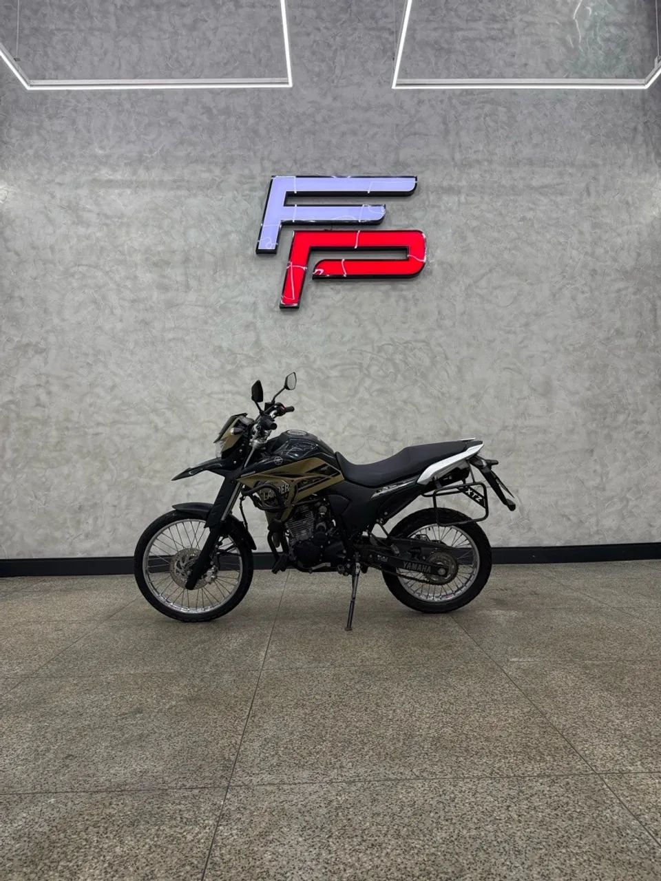 Yamaha XTZ 250 Lander 2022, baixa KM - Capitão América Flex ABS