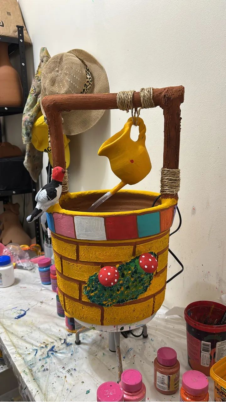 Fontes de barro decorativas 