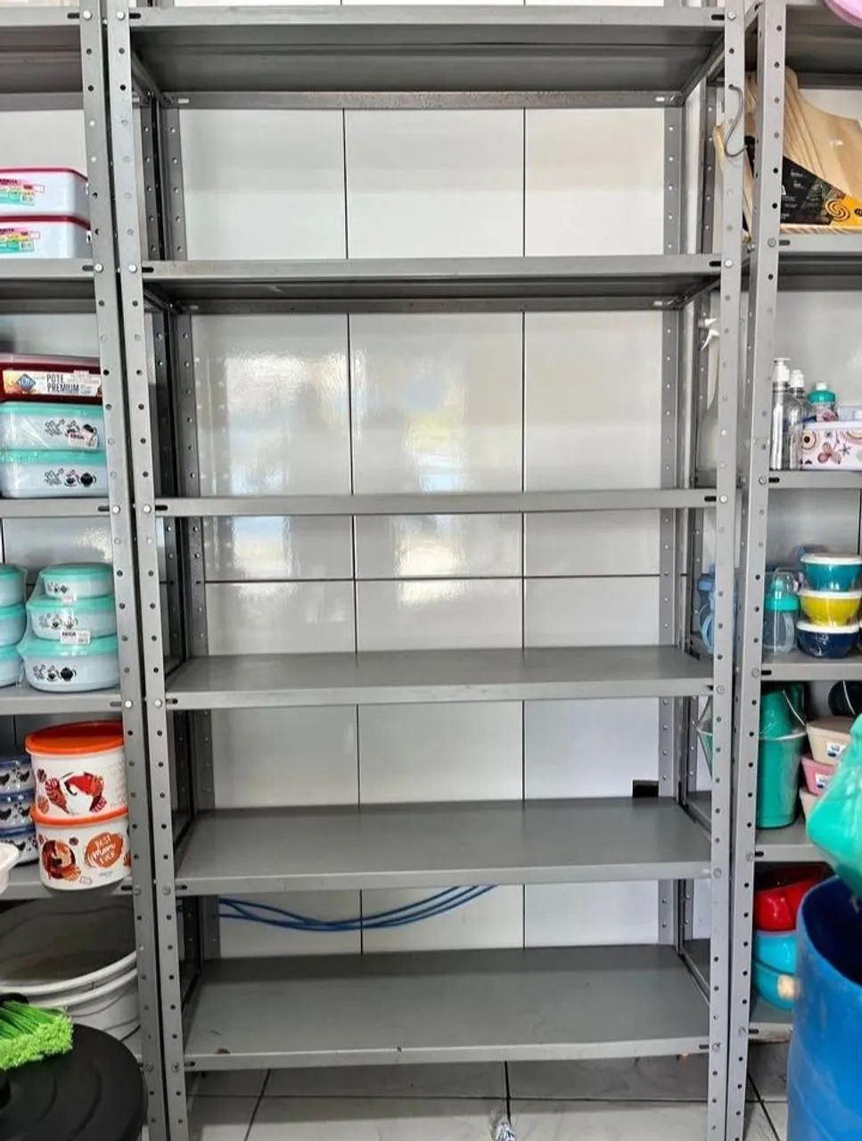 Prateleiras reforçadas usadas