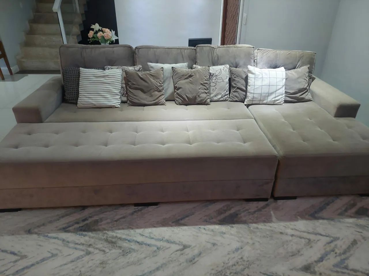 SOFÁ GRANDE COM CHAISE E PUFF - Foto 4