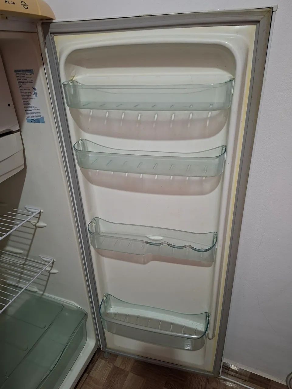 VENDO GELADEIRA ELETROLUX RE 28 - Foto 3
