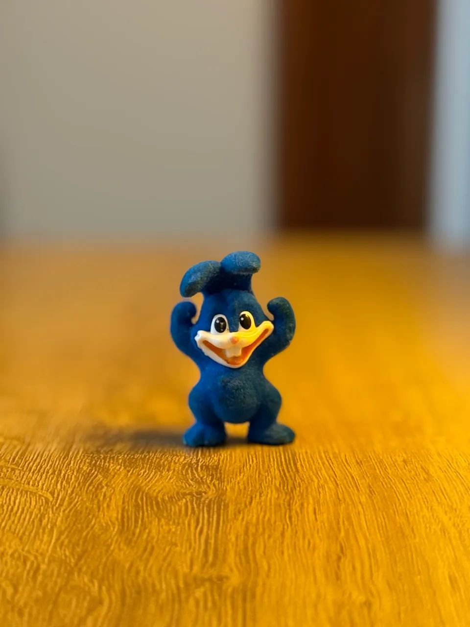 coelho kinder ovo azul veludo