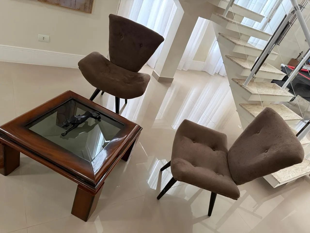 Poltronas em veludo alto padrão.Conservadas