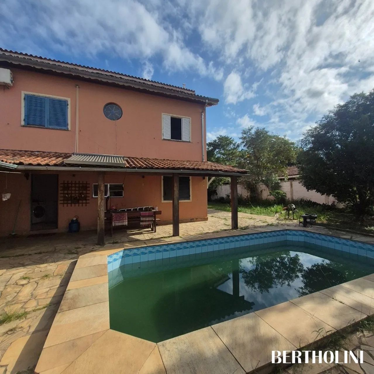 Ampla casa de 5 quartos com piscina, churrasqueira e piscina - Foto 3