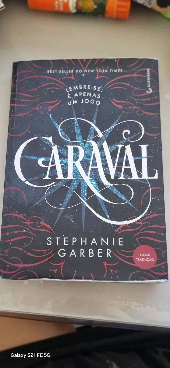 Livro Caraval