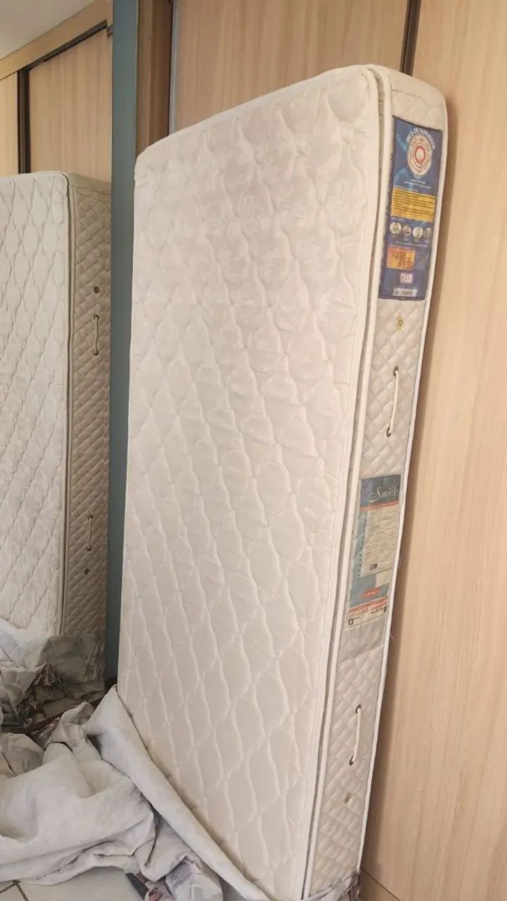 Cama de solteiro com cama auxiliar semi-nova, acompanha cabeceira e grade de proteção - Foto 4