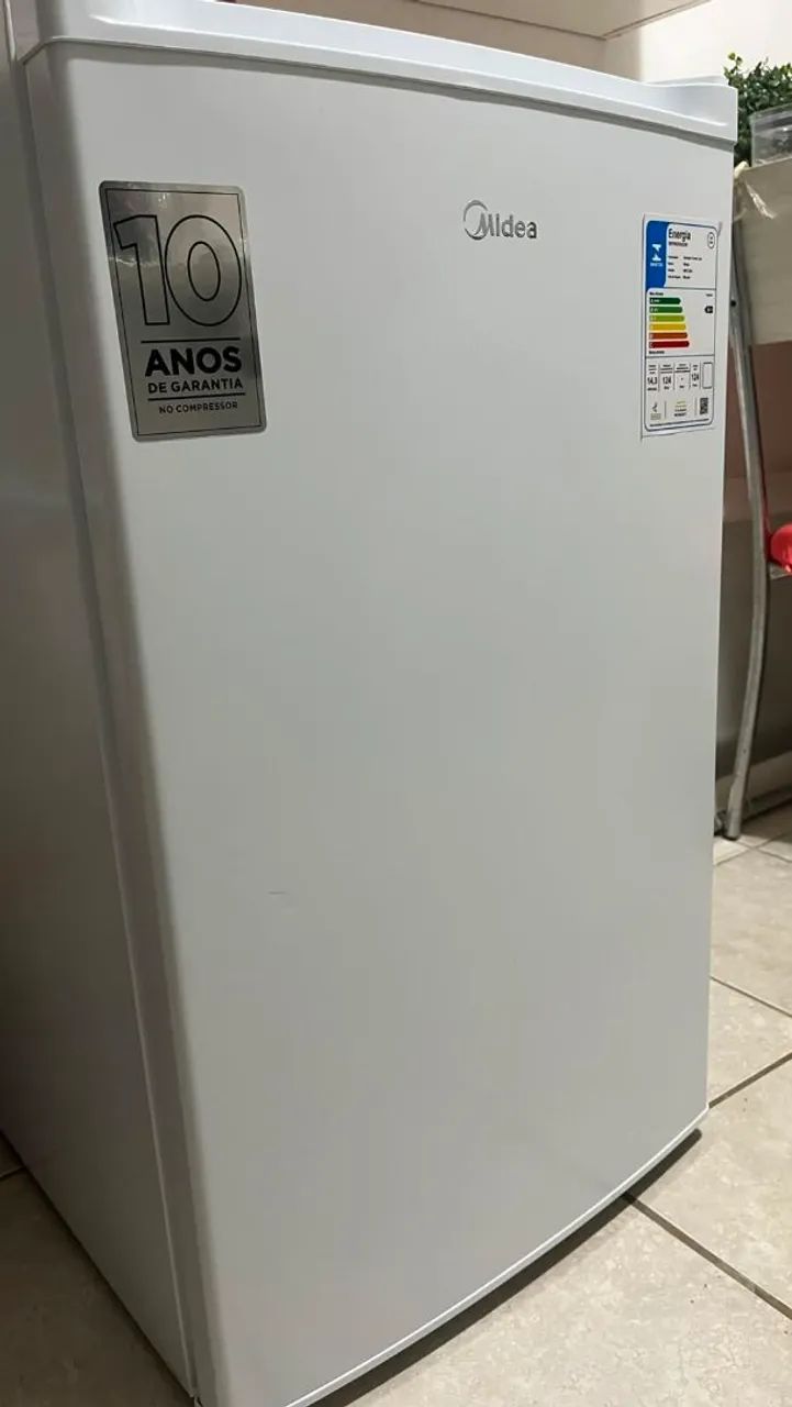 frigobar Midea 124 litros em perfeito estado