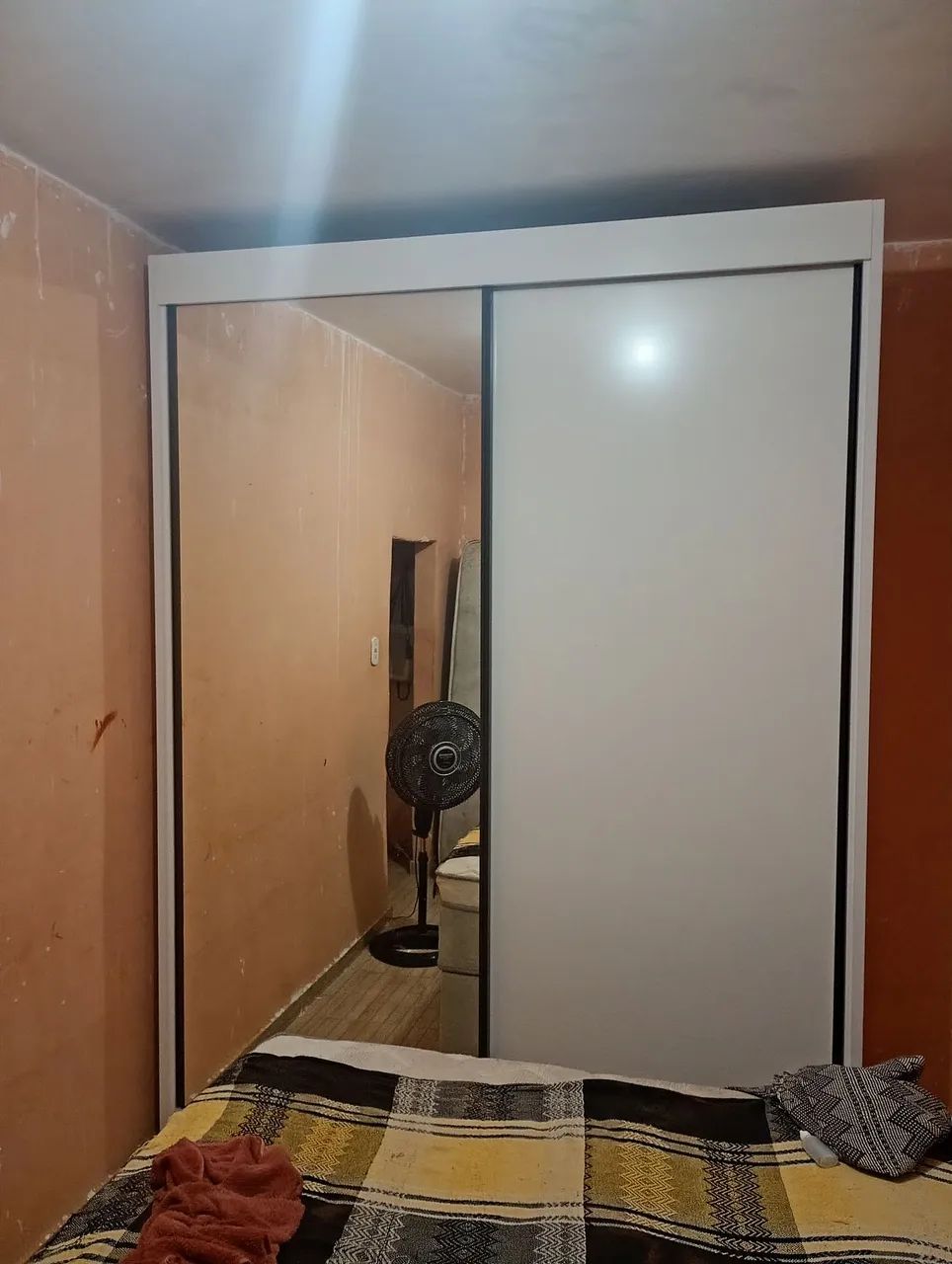 Guarda-roupa novo com 4 meses de uso