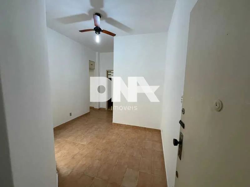 Apartamento : / Residencial / Catete
