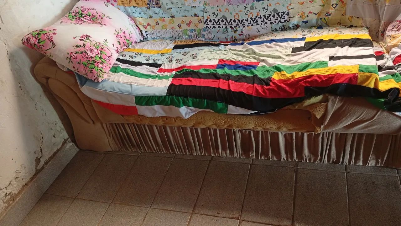 Sofá pra quem quiser reforma ou usa como está  - Foto 3