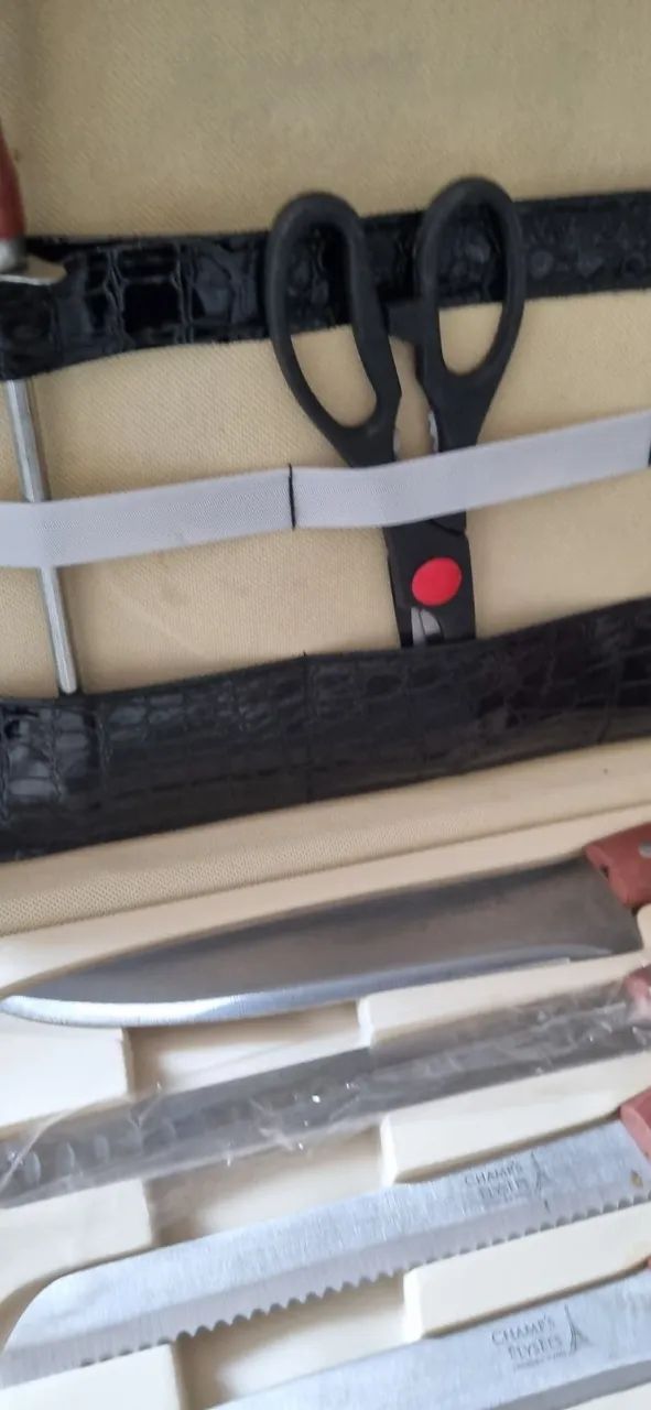 Kit churrasco com 24 peças na maleta de couro ( maleta não fecha) apesar de nunca usado - Foto 6