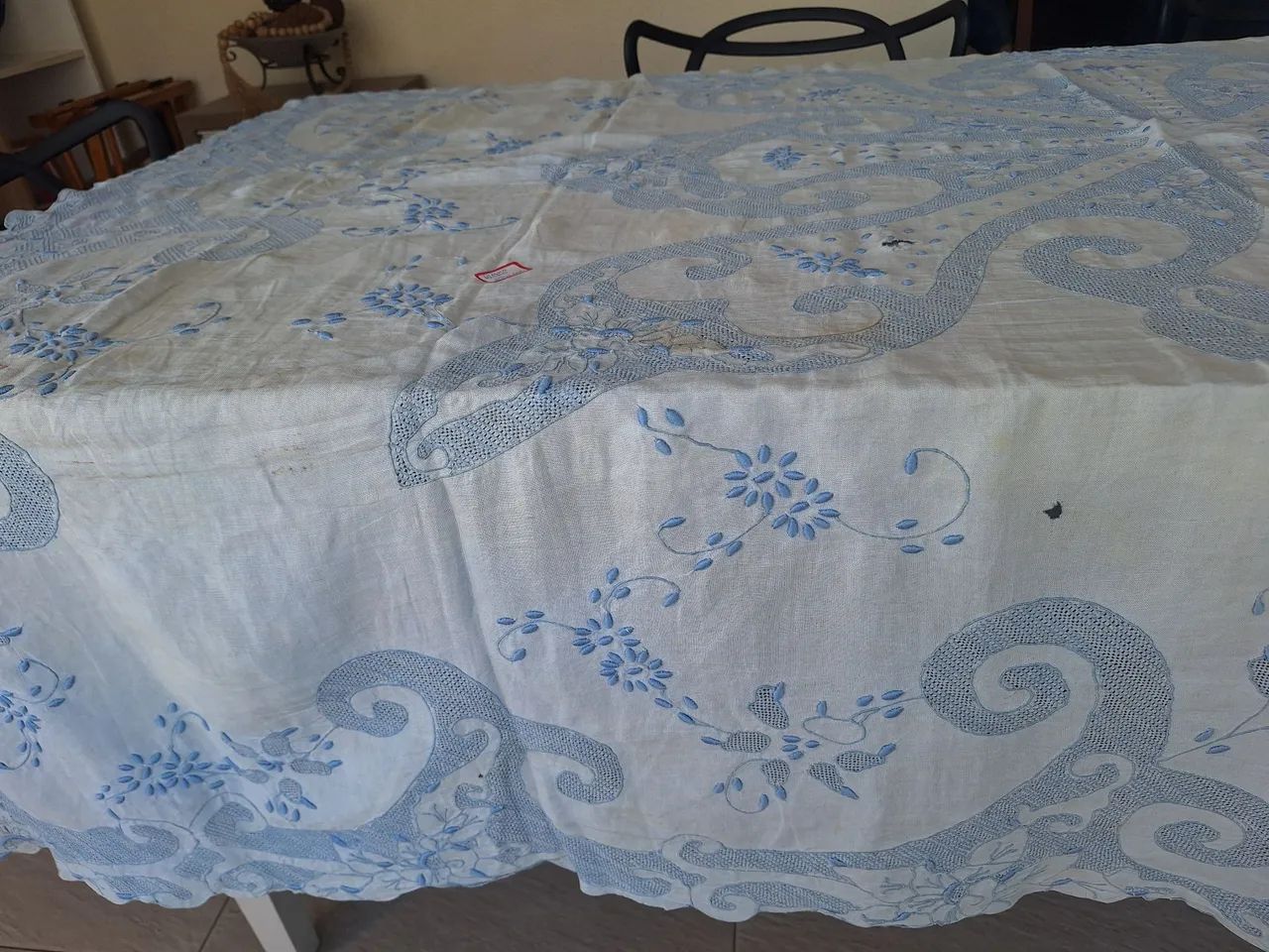 Toalha de mesa bordada - Antiga - Foto 3