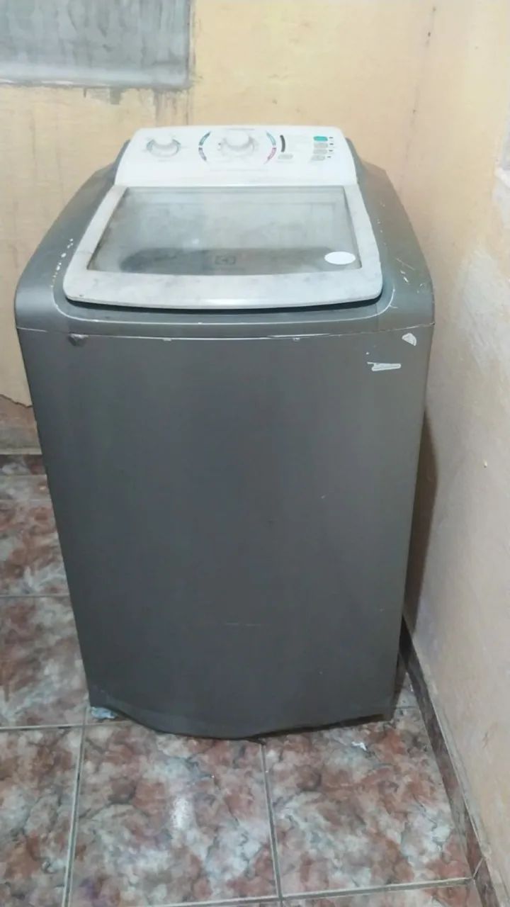 Máquina de lavar velha
