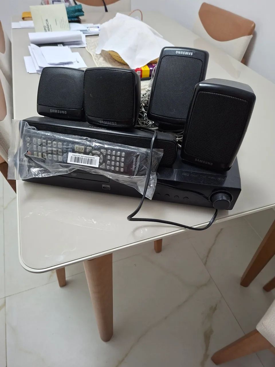 Home thear com 5 caixas de som e controle 