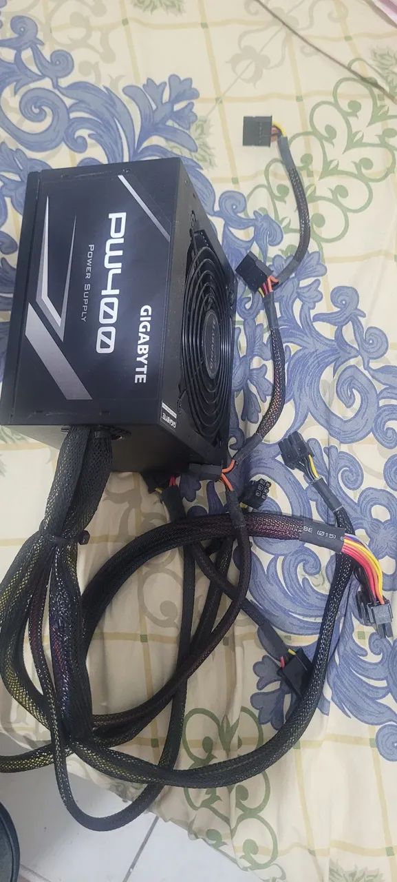 Fonte de alimentação ATX - Gigabyte 