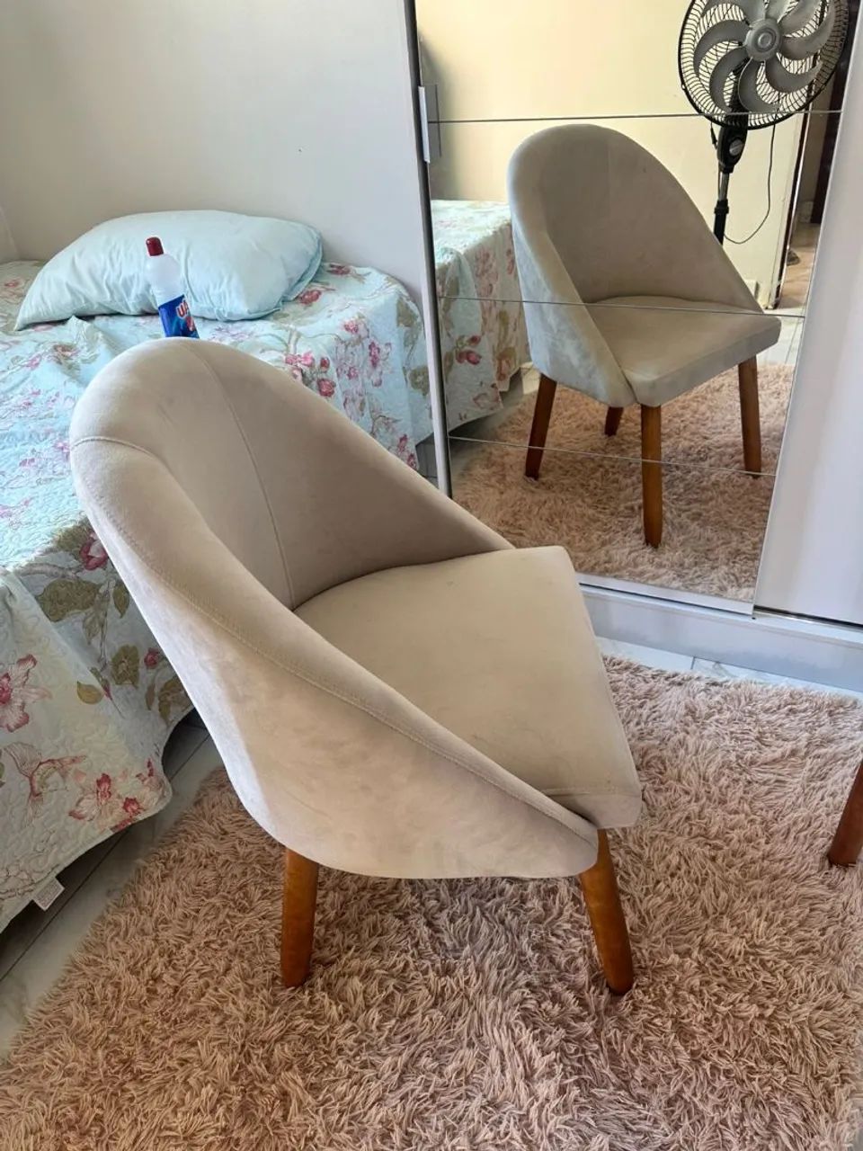 Conjunto mesa e poltrona 