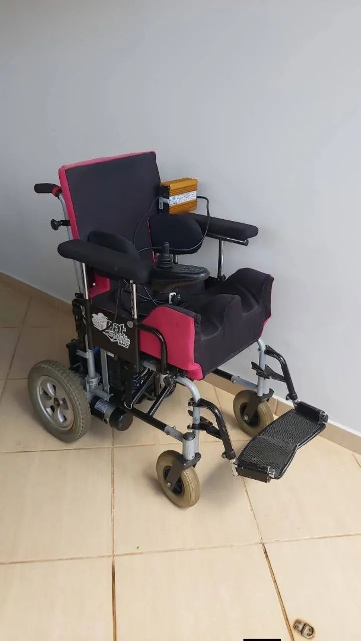 Cadeira de rodas motorizada  - Foto 3