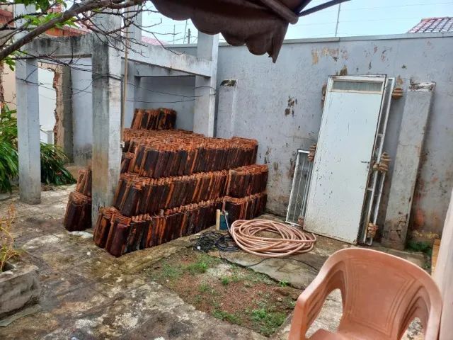 Telha de barro e portas 