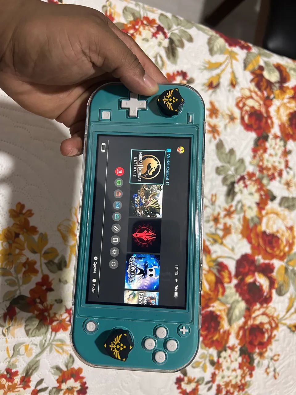 Switch Lite Bloquado (Semi Novo) + Cartão 64gb +1 mês  Nintendo Online  - Foto 3