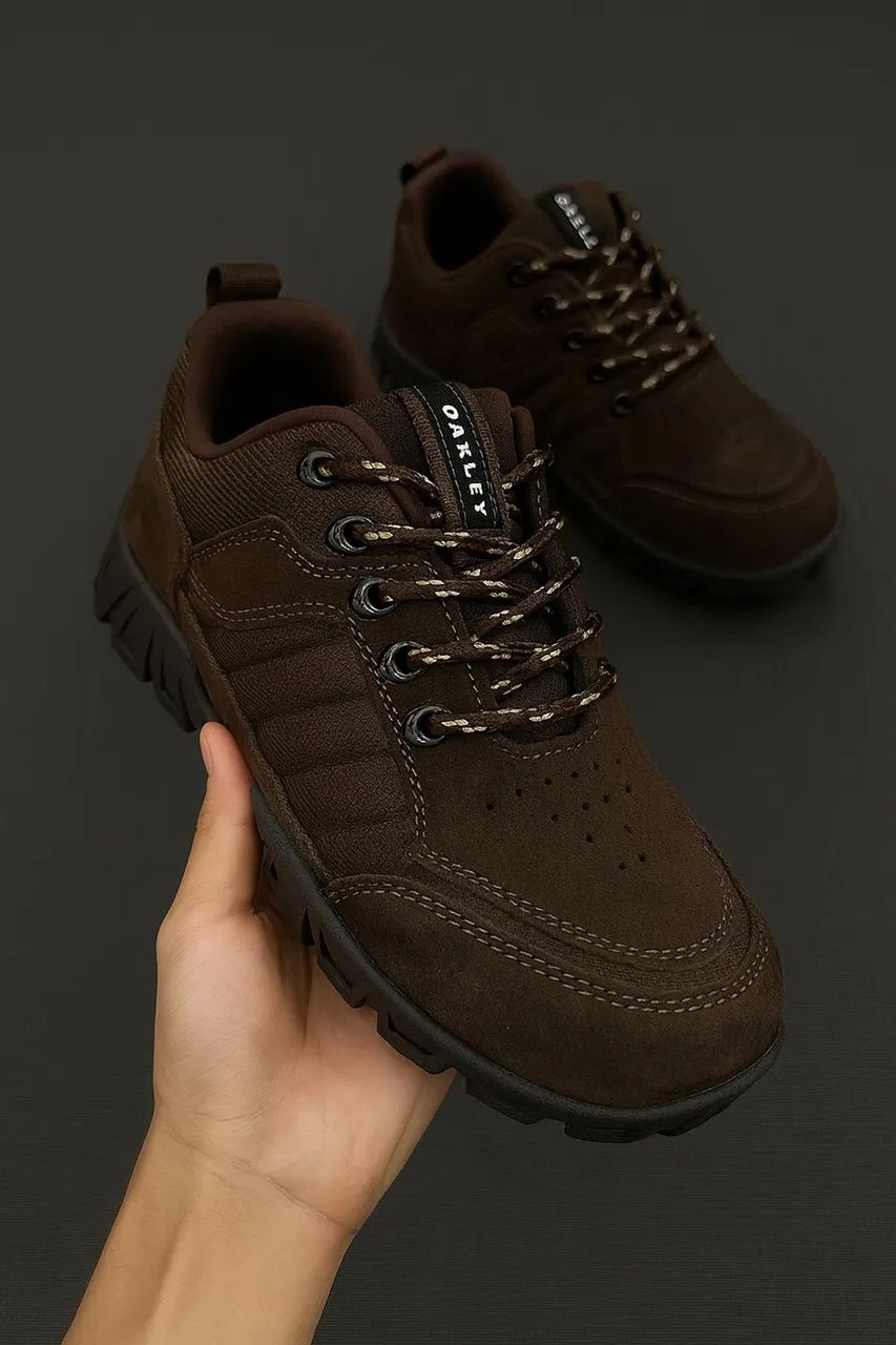 Bota Oakley Granadier Marrom 