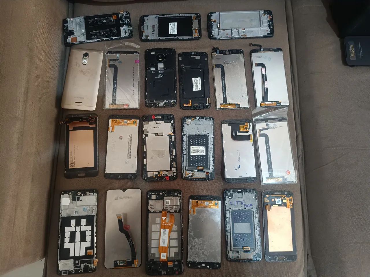 Lote de 20 telas de celulares  - Foto 3