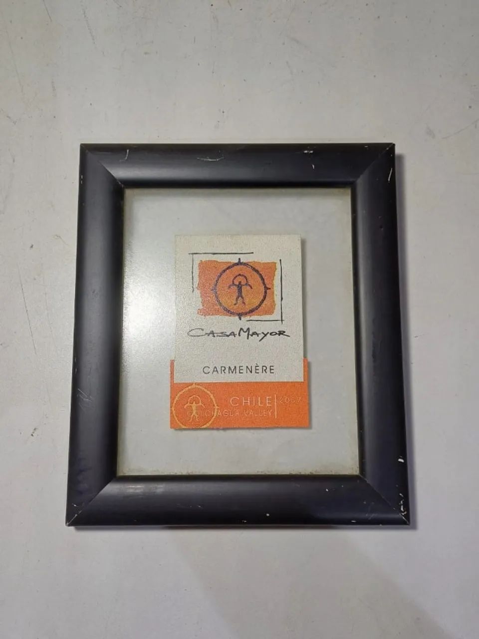 Quadro emoldurado com etiqueta de vinho chileno - item decorativo