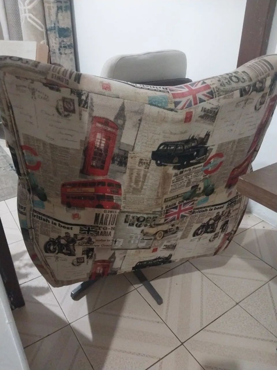 Poltrona Giratória/Tecidos-Motivos Ingleses/80LX70PX90A, R$1.100,00- Retira na Loja! - Foto 4