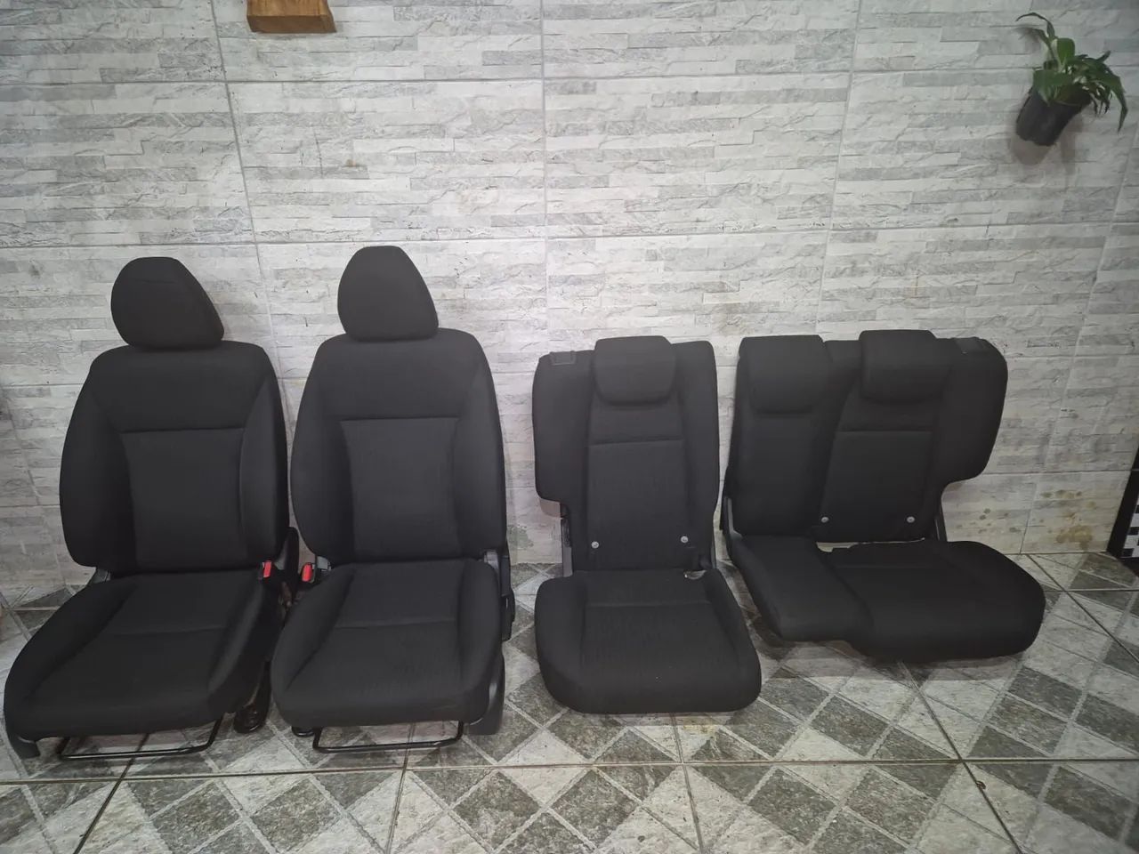 Conjunto de Bancos da HRV 2019 sem uso