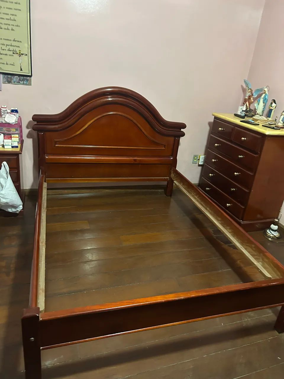 Cama de Casal em Madeira - Elegante e Resistente - Foto 2