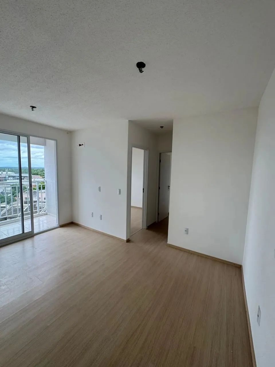 Apartamento 2 Qtos (1 Suite) | Varanda | Lazer Clube Completo | R$ 2.300 c/ Cond. + IPTU