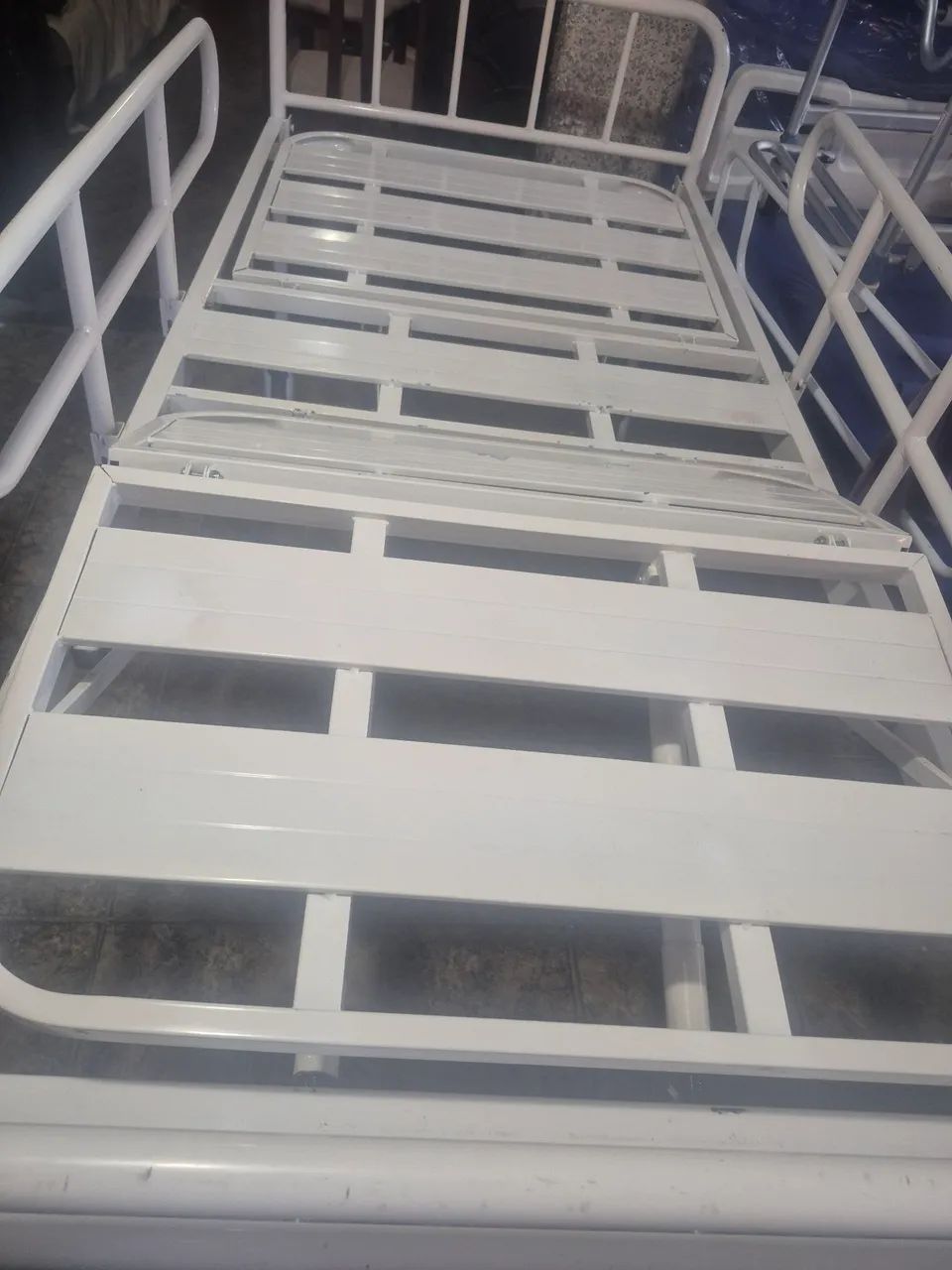 Cama hospitalar com 2 colchões  - Foto 5