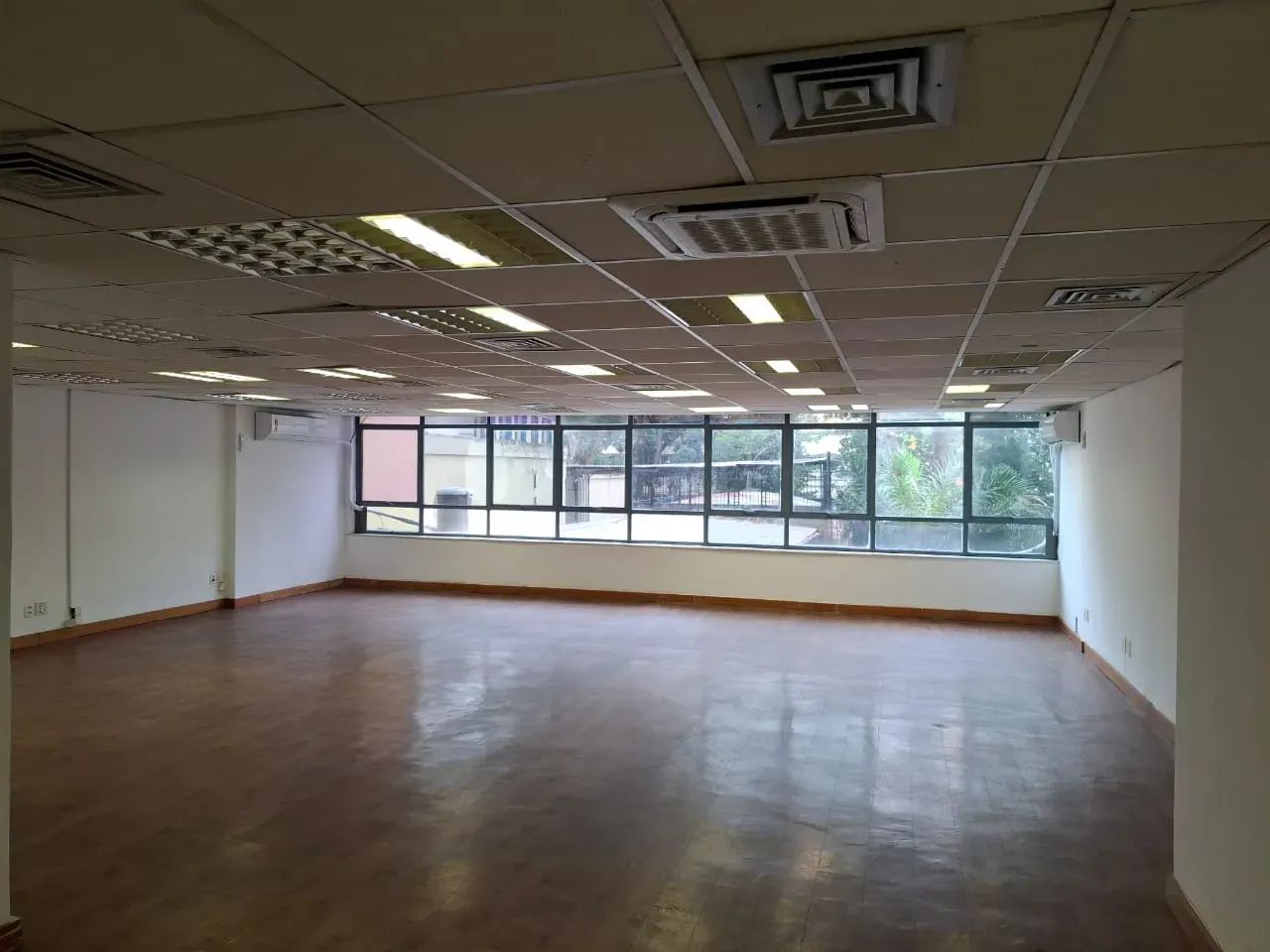 EXCELENTE SALA COMERCIAL NO BAIRRO DA GLÓRIA - Foto 2