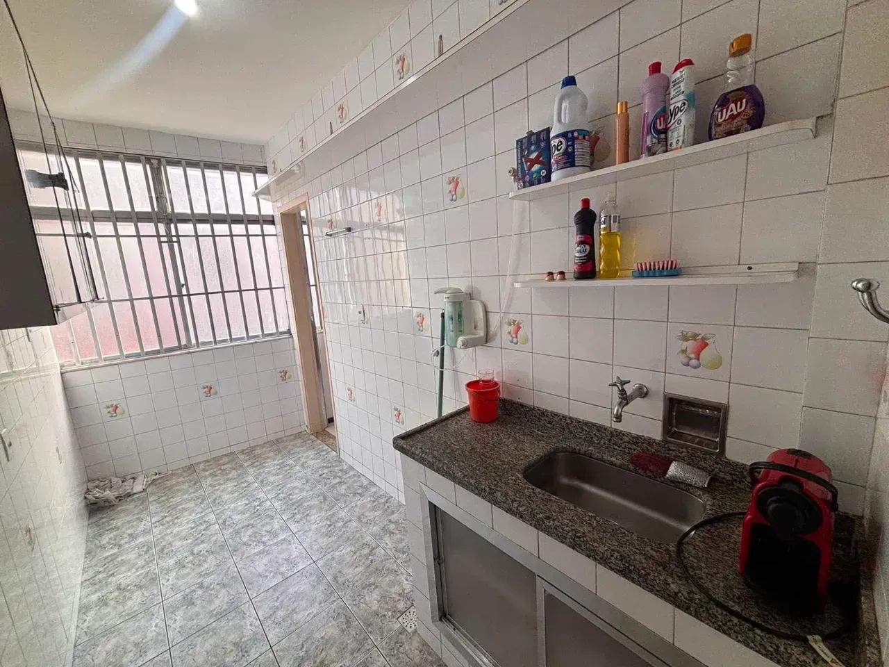 Apartamento no centro da cidade, 2 quartos com dependência, prédio com elevador e portaria - Foto 3