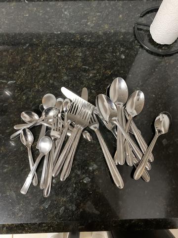 Vendo kit copo, taça prato e talher - Foto 3