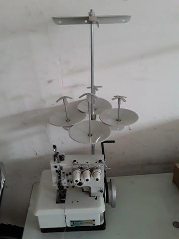 Máquina galoneira
