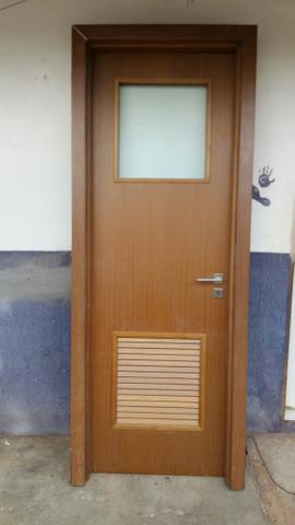 Porta de Madeira vidro / veneziana - Foto 2