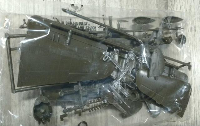 Avião de plástico para montar do Curtiss P-40B "Kittyhawk", escala 1/48, da Monogram - Foto 2