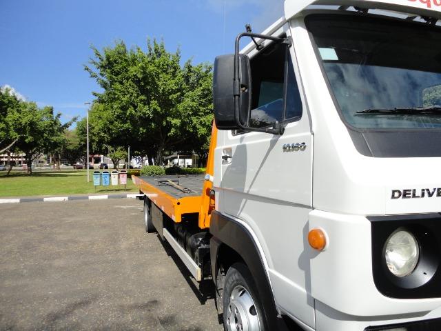 Caminhao guincho plataforma de 07mts,volkswagem-10.160,motor:cummis - Foto 2
