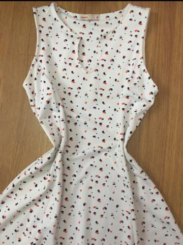 Vestido TAM M cor:White com detalhes laranja e Azul - Foto 3