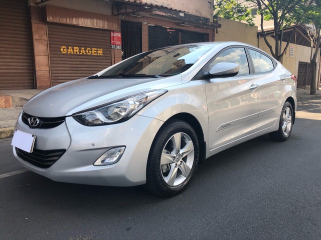 ELANTRA GLS 2.0 AUTOMÁTICO. START STOP. RODAS DE LIGA LEVE EXTREMAMENTE NOVINHO