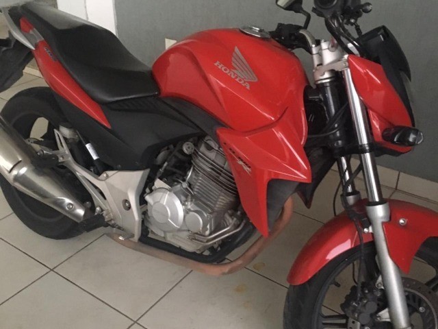 HONDA CB 300 2014/VERMELHO ESMALTADO VENDO FINANCIADO