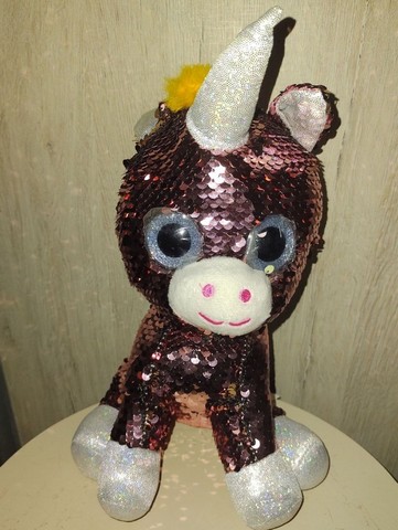 bicho de pelúcia zoiudinho unicórnio com paetê muda de cor 30cm. - Foto 3