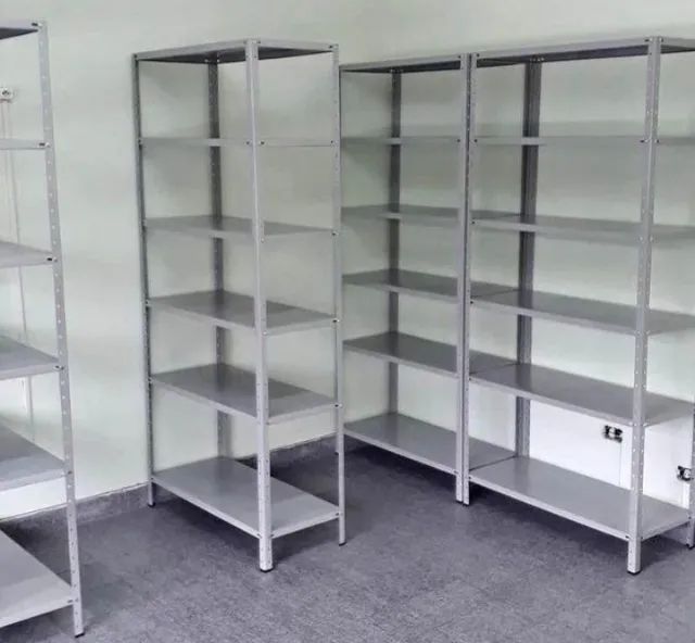 Prateleiras de aço 