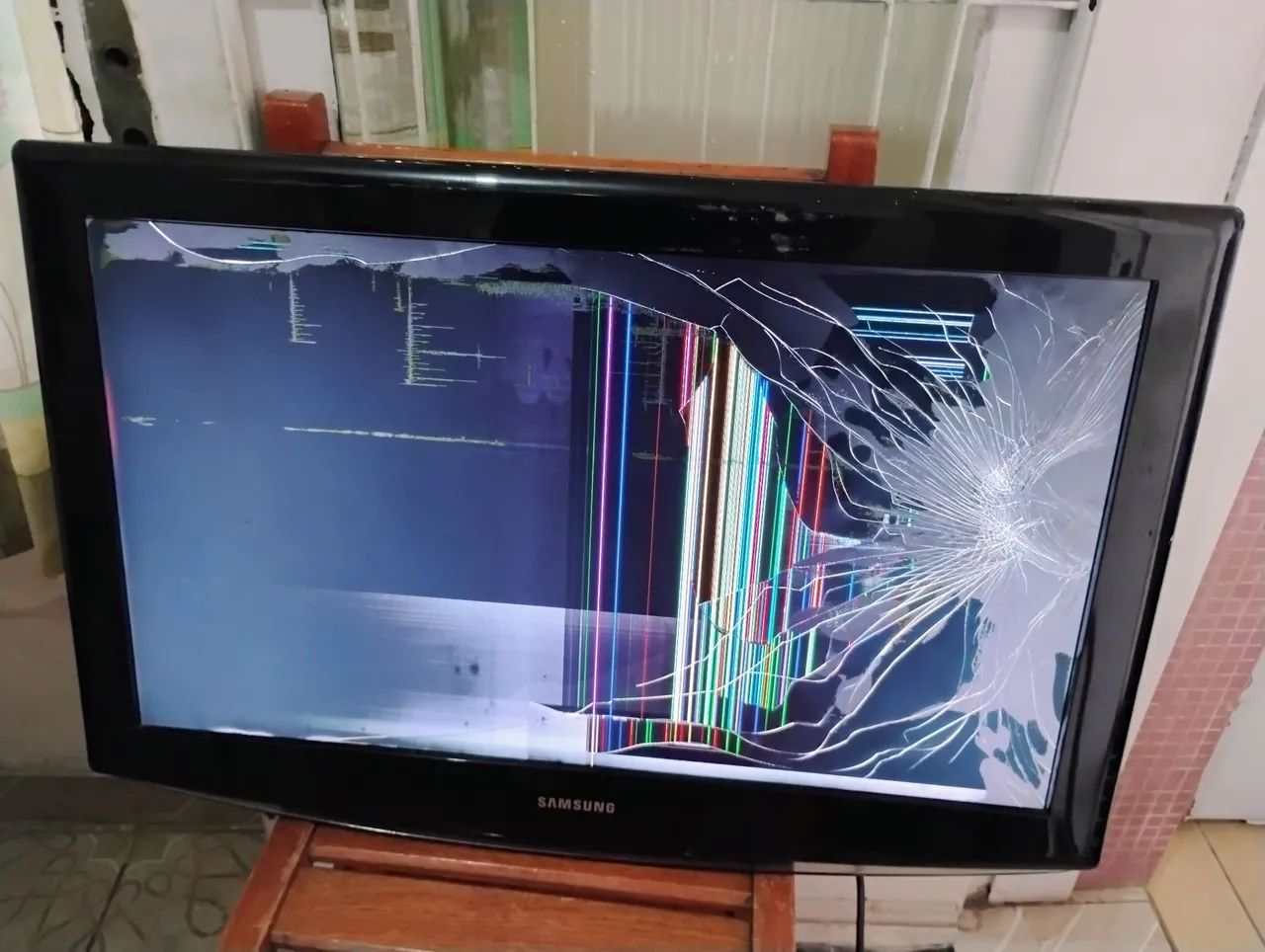TV Samsung 32 polegadas Ln32a330j1  com tela quebrada - Foto 2