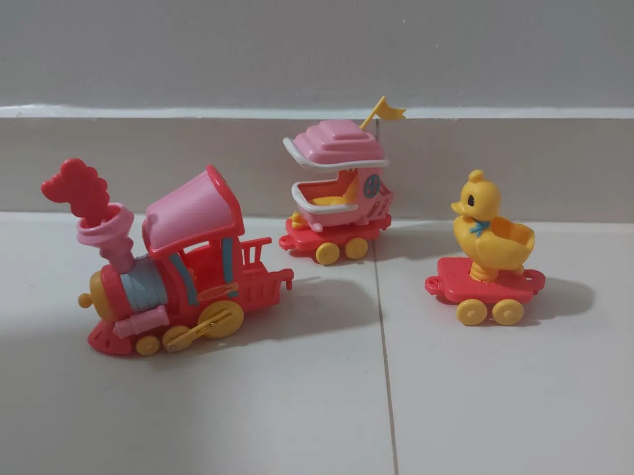 Trem, foguete e playground para bonecas - Brinquedos infantis - Foto 3