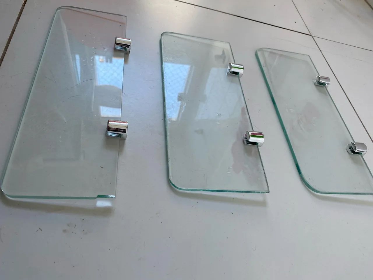 três prateleiras com suporte - ler descrição 