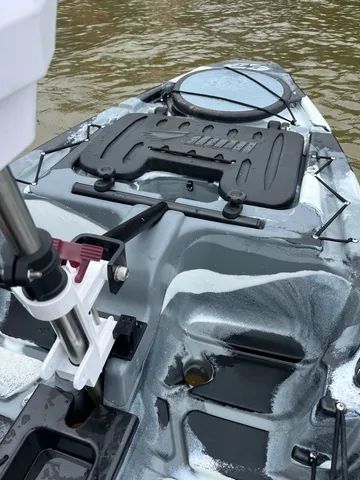 Caiaque Iron - pedal e motor - Foto 11